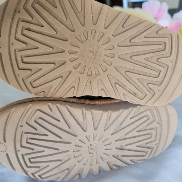UGG Cream Tan Baliey Bow Boots Size 7 - Picture 6 of 6
